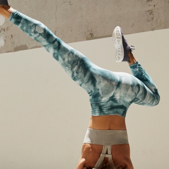 🌺Free peple Good karma blk or blue 7/8 legging - Picture 6 of 16